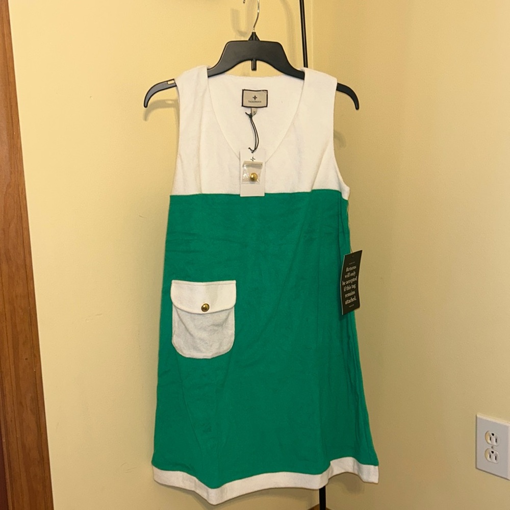 Green and White Colorblock Kelly Dress
TUCKERNUCK - Picture 6 of 8